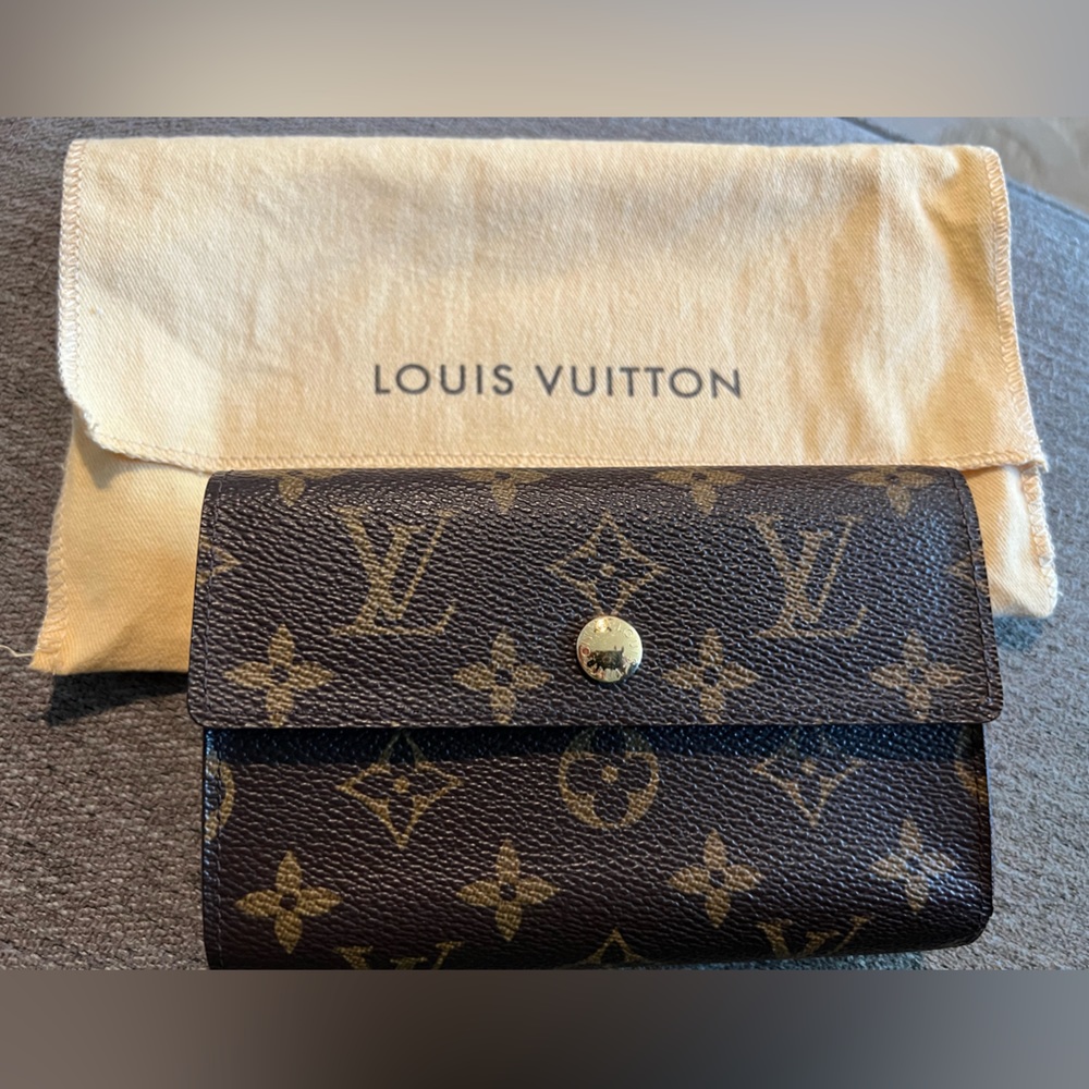 Louis Vuitton Wallet. Excellent condition. No signs of wear.